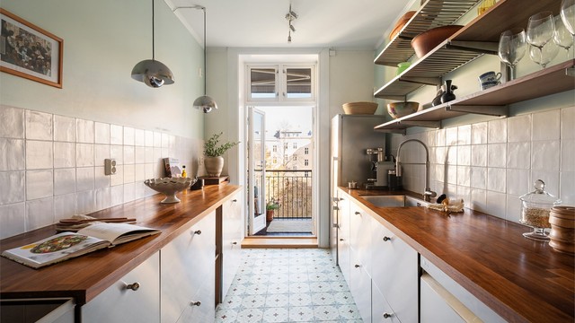 Denne leiligheten kombinerer klassiske detaljer med moderne komfort og velholdte overflater.