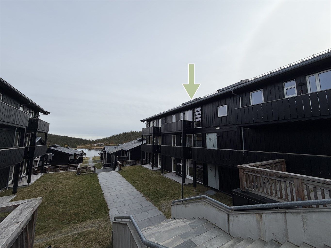 Leiligheten ligger tett på alt hva resorten har å by på.