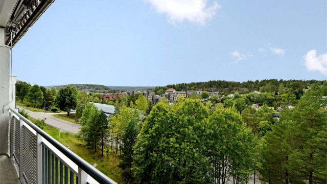 Velkommen til Nordre Skrenten 1E - solrik utsiktsleilighet uten innsyn beliggende nær Kolbotn sentrum!