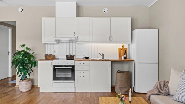 Kjøkken - skap-og benkeplass - laminat benkeplate - mekanisk avtrekk