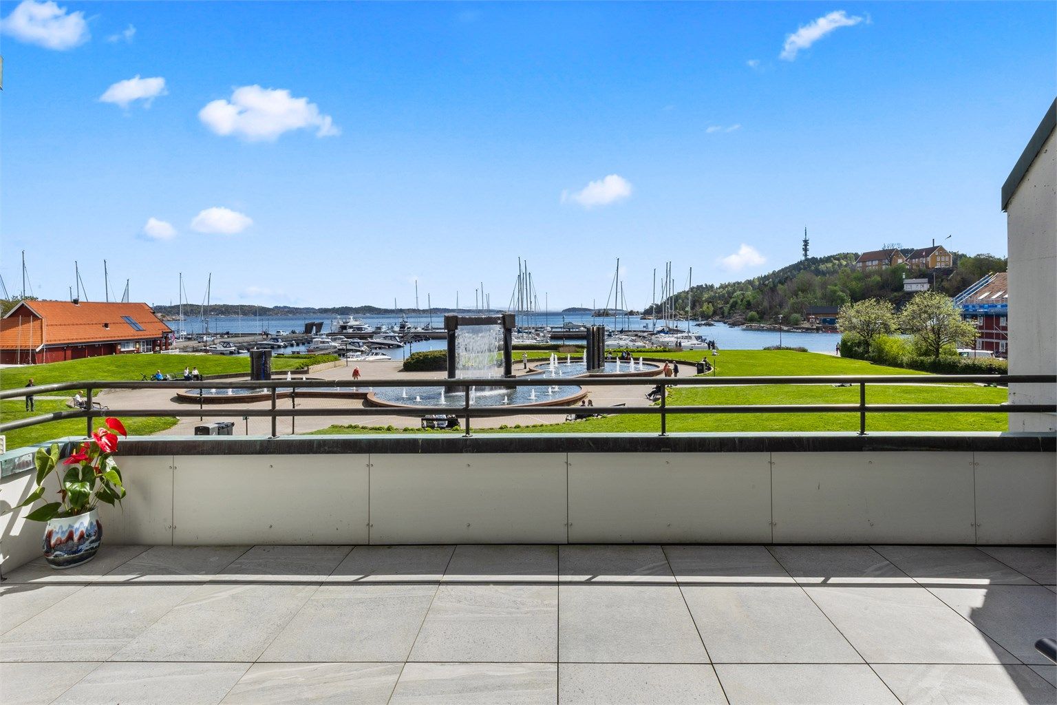 Krogsveen v/Anders R. Skajaa presenterer Strandpromenaden 9 - Nydelig utsiktseiendom der Markens møter havet!