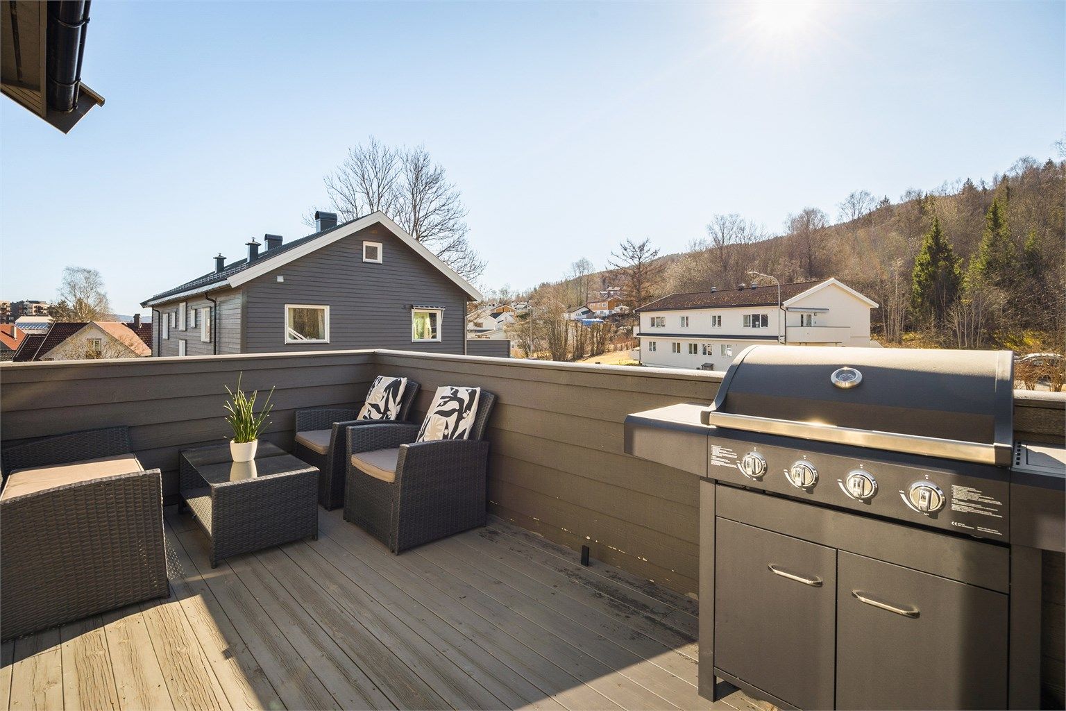 Solrik balkong på 10 kvm (utvidelse av balkong er ikke byggemeldt)