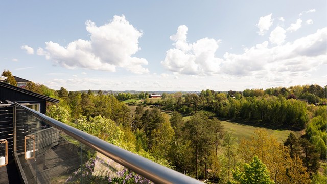 Sommerstid kommer solen til takaltanen allerede fra den står opp over horisonten i øst.