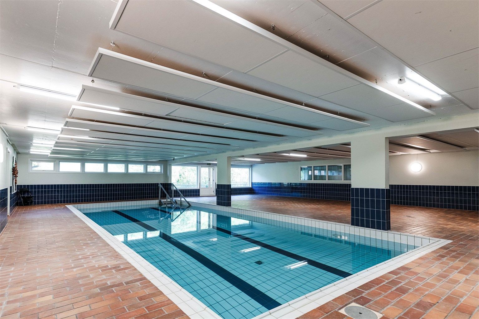 Borettslaget har flotte fasiliteter som felles svømmebasseng, trimrom, solarium, verksted og festlokale. 