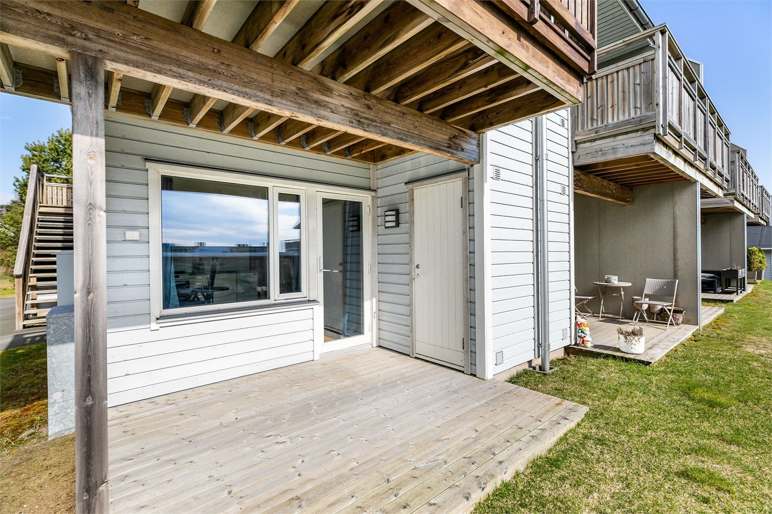 Boden tilknyttede terrassen er på ca. 1,4 kvm. og velegnet for oppbevaring av puter og annet.