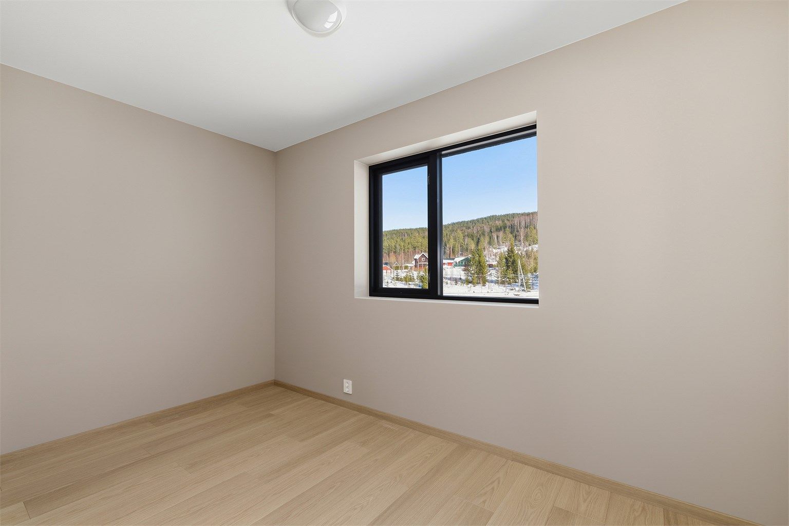 Soverom 1 som befinner seg i boligens 1.etasje.