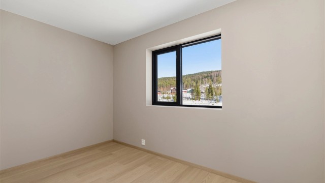 Soverom 1 som befinner seg i boligens 1.etasje.