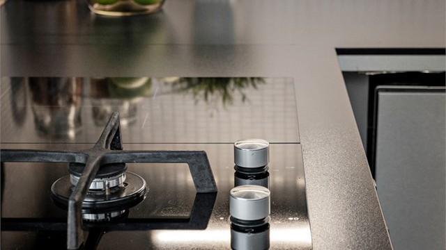 Integrert glassbluss og induksjonstopp