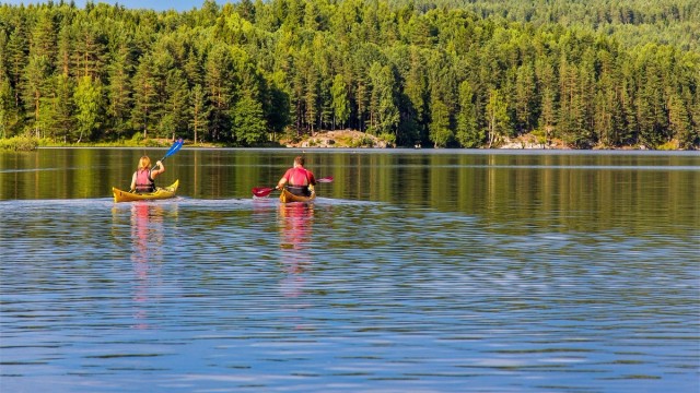 Ta med noen du er glad i og padle på et rolig Nøklevann!