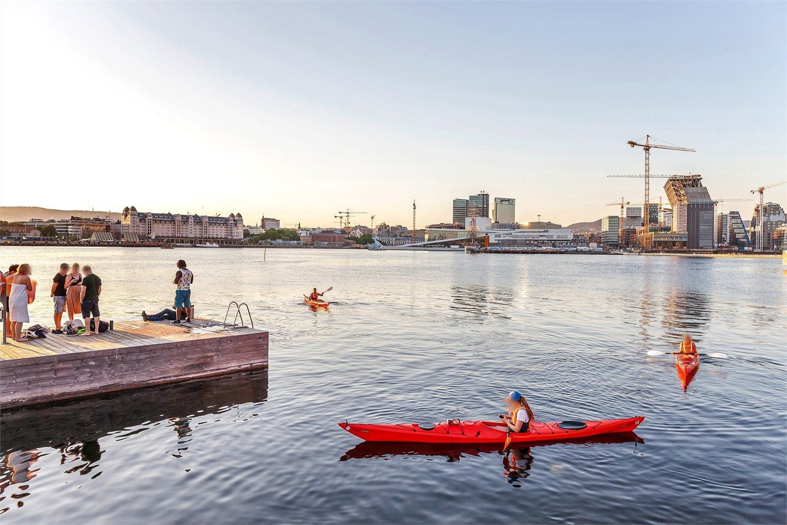 En liten gå- eller sykkeltur til Sørenga med sjøbad, stupetårn, svømmelengder og mulighet for å leie kajakk.