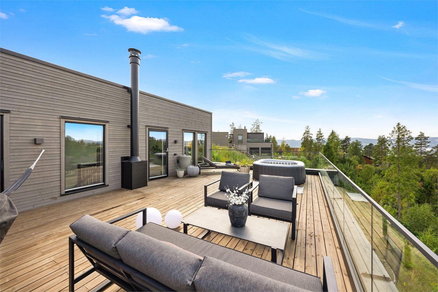 Vestvendt, stor og sosial takterrasse