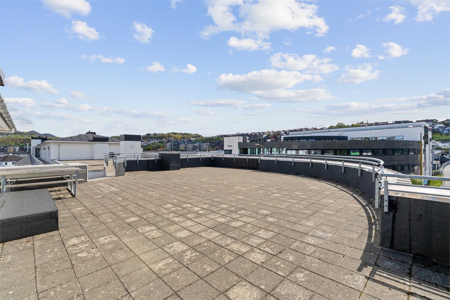 Sameiet har en felles takterrasse tilgjengelig for beboerne.