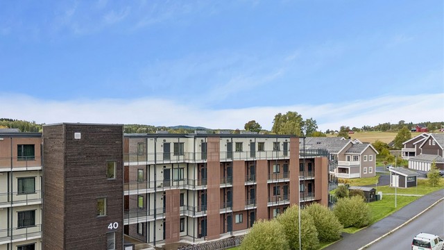Området er bestående stort sett av eneboliger, rekkehus og lavblokker.