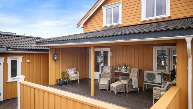 Takoverbygget del av terrasseplatting