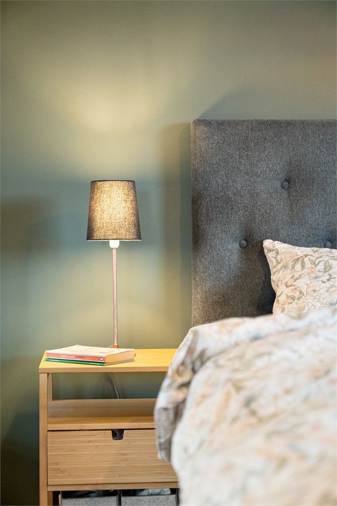 Et rolig og behagelig rom med en takhøyde på 2,37-2,39 meter.