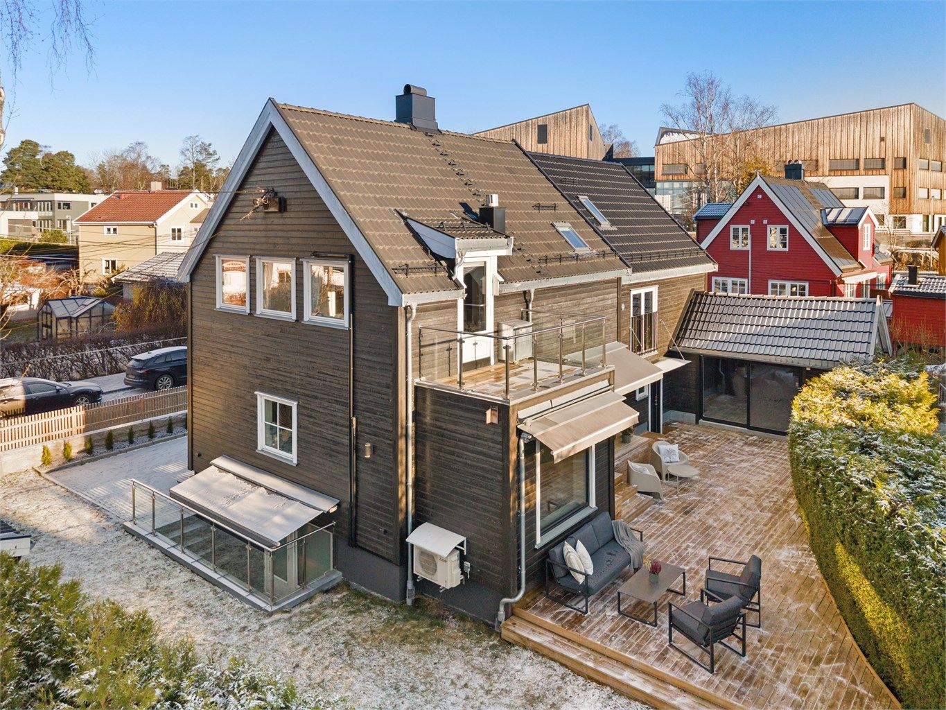 Breiens vei 35 har en meget attraktiv beliggenhet i et veletablert og populært villaområde på Nordstrand