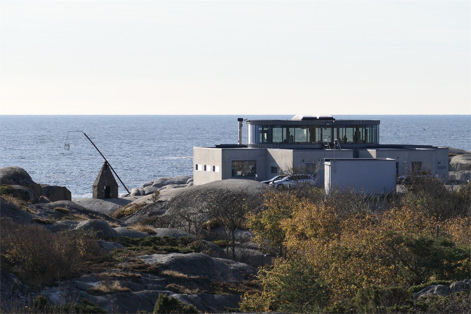 Verdens Ende - en del av Færder Nasjonalpark, hyggelige restauranter og isbar på Hvasser, samt mange hyggelige strand- og badeområder.