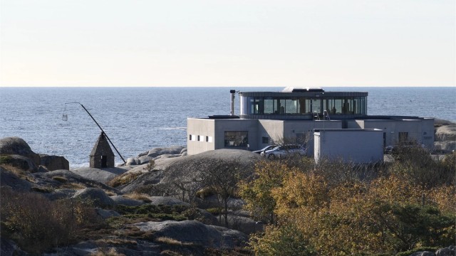 Verdens Ende - en del av Færder Nasjonalpark, hyggelige restauranter og isbar på Hvasser, samt mange hyggelige strand- og badeområder.