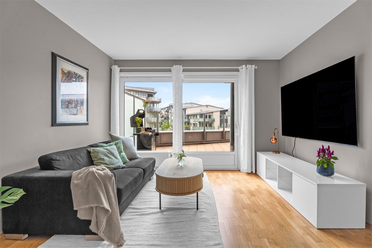 Stue - Her får du god plass til sofagruppe, stuebord og Tv-benk