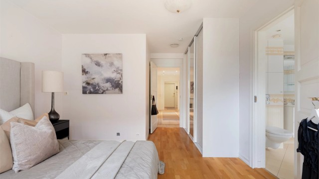 Soverommet har adkomst via entré og har direkte adkomst til innvendig bod.