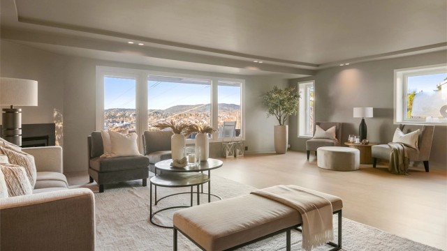 Velkommen til Myrhaugen 27 og denne svært pene 4-roms terrasseleiligheten med vestvendt beliggenhet og fantastisk utsikt. Presentert av Christoffer S. Akerjordet og Krogsveen