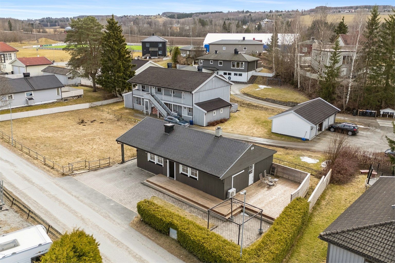Området er rolig og familievennlig, med kort vei til fotballbane samt gangavstand til både Lovisenberg barnehage og barneskole.