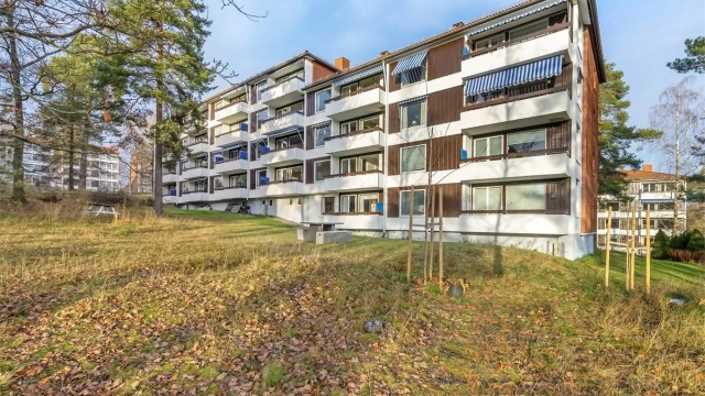 Sjøen er bare noen få minutters gange unna – perfekt for et forfriskende morgenbad eller en rolig kveldsdupp