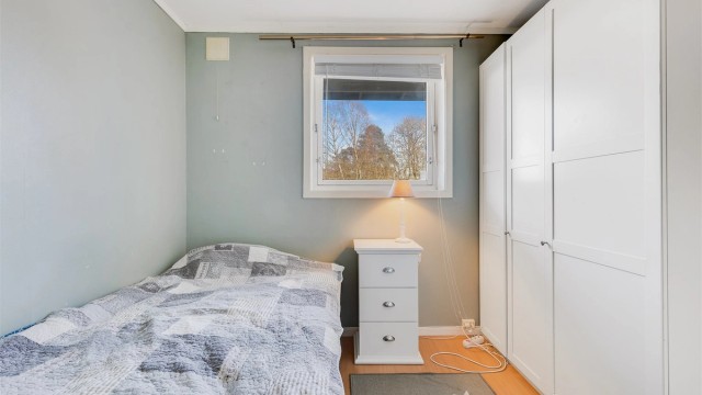 Plass til stort garderobeskap.