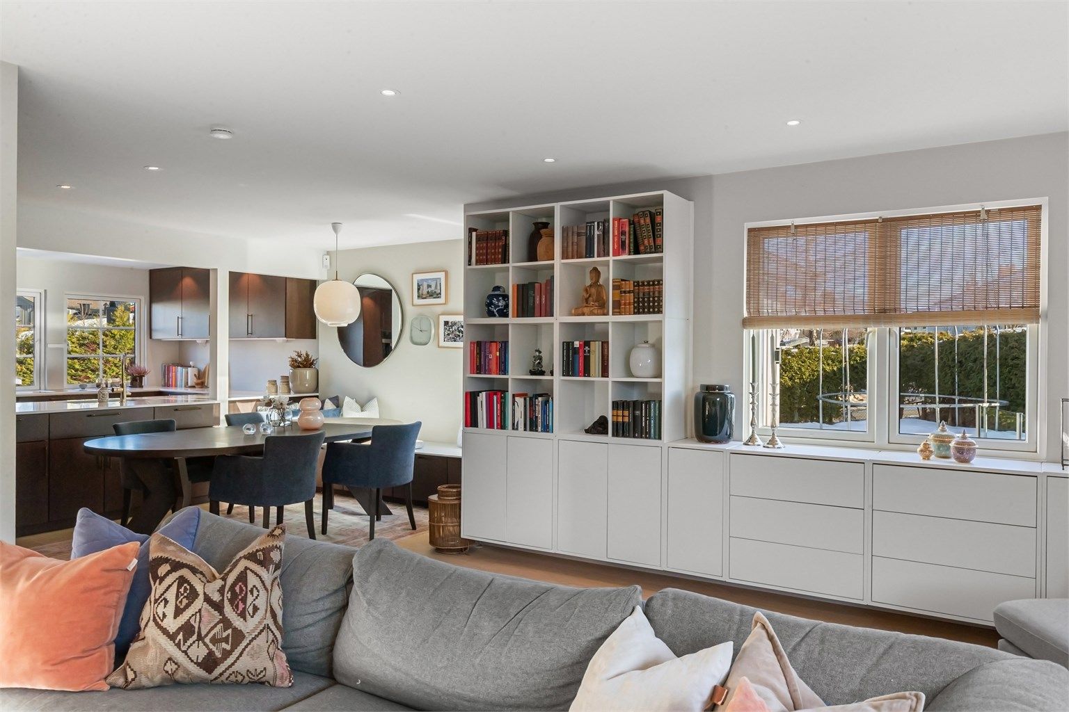 Downlights i stuen gir et godt lysbilde