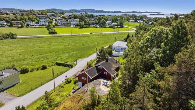 Her bor man tett på sjøen, flotte turområder og barnevennlig miljø