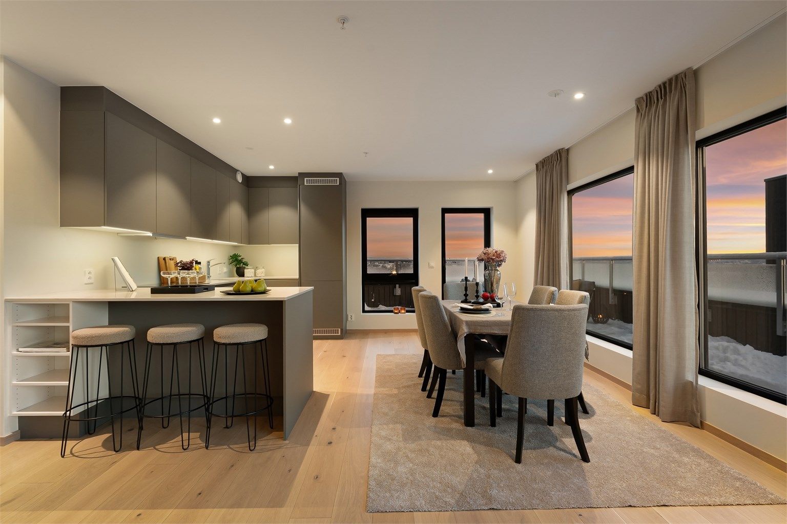 Utvendig elektriske solskjermer er installert