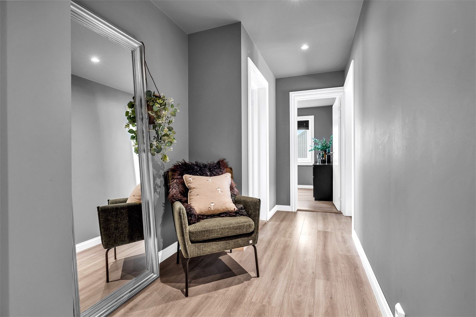 Entré med plass til garderobeskap / skyvedørsgarderobe