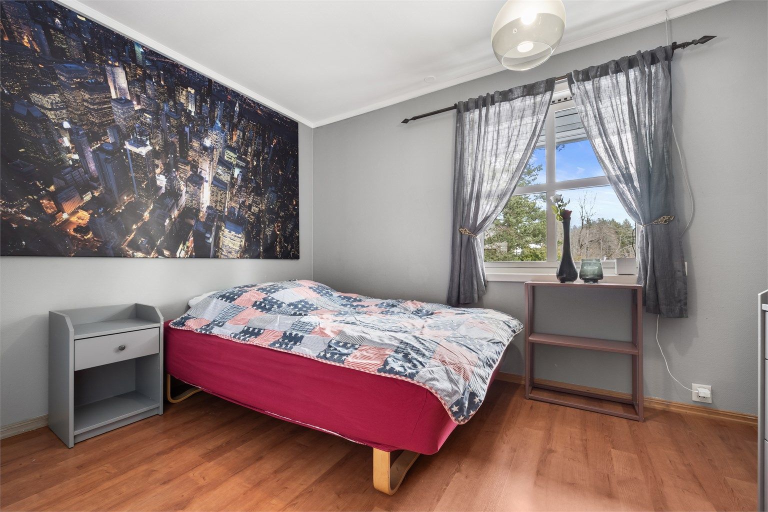 Rommene egner seg godt som, barnerom, gjesterom eller kontor – alt etter behov.