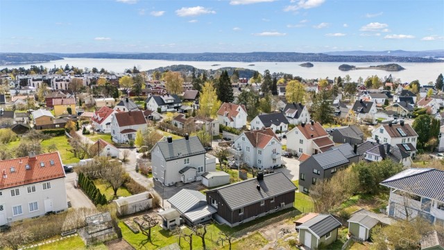 I 2019 ble det lagt nytt yttertak med integrert solcellepanel i taksteinen mot syd