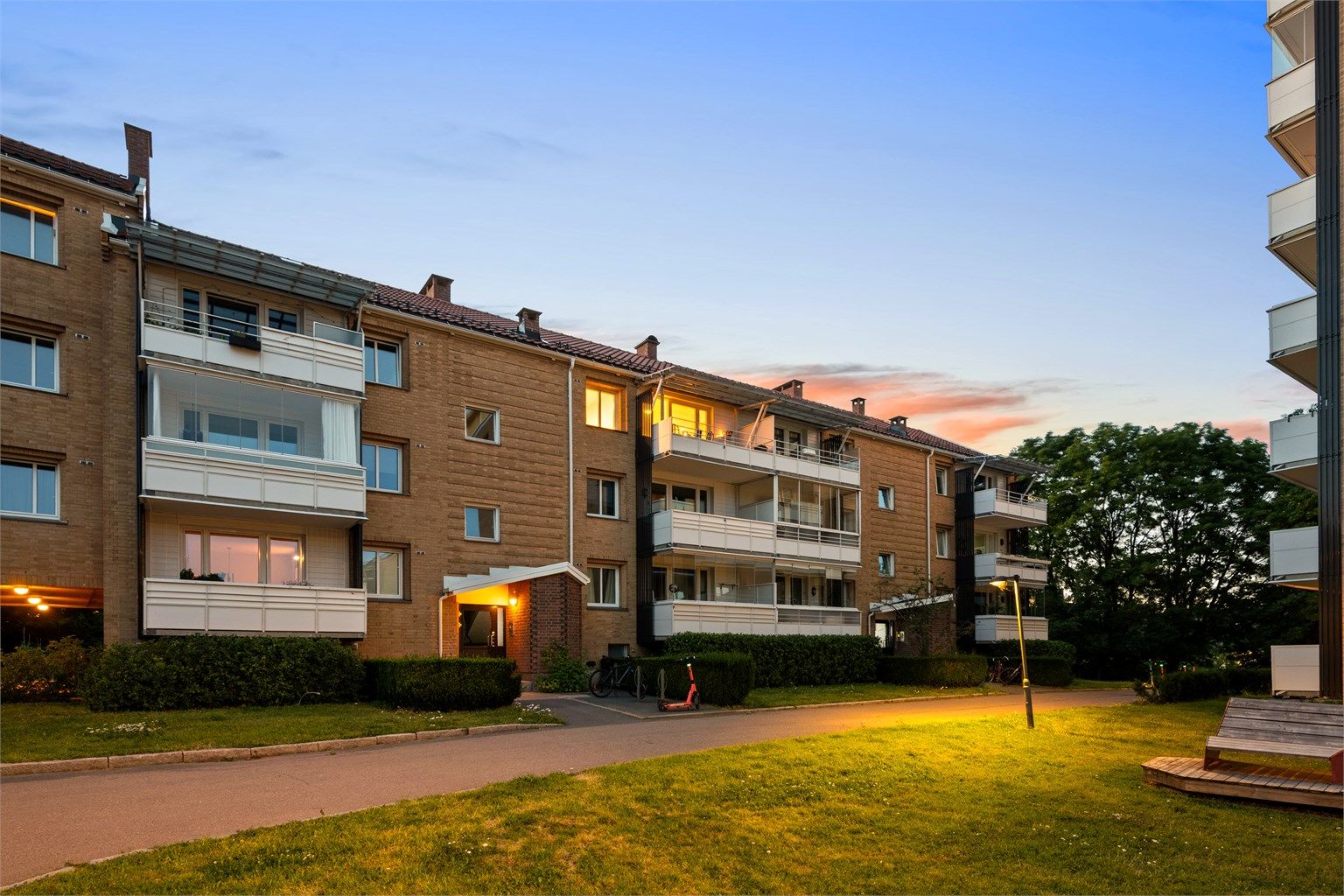 Her bor du sentralt på Hasle/Hovin, med nærhet til grøntområder som Valle Hovin og prisbelønte Hovinbekken. Foto: Peter Futo.