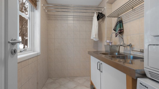 Praktisk vaskerom i tilknytning til entré