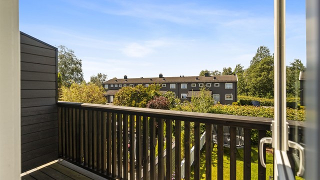 Balkong på 3 m² med utgang fra et av soverommene i andre etasje.