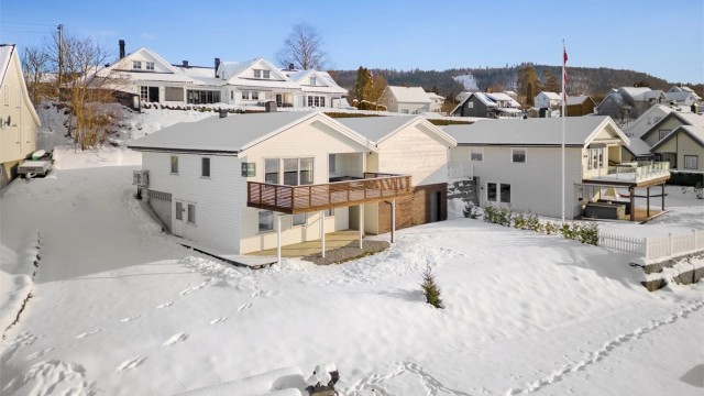 Velkommen til Elvebakken 12 ! Foto: Ole Thorgeir Solheim Thoresen