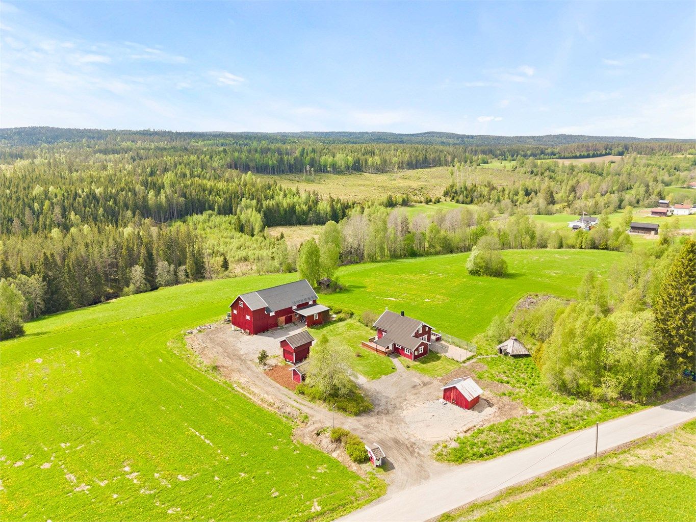 Eiendomsmegler Krogsveen v. Frida Tørrishaug har gleden av å ønske velkommen til Sjølivegen 640!