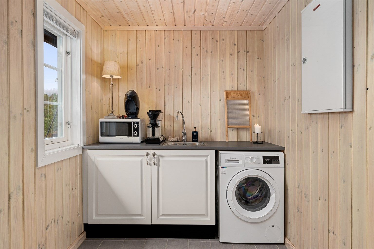 Praktisk med eget vaskerom. Dette rommet er opprinnelig tegnet som bod/teknisk rom.