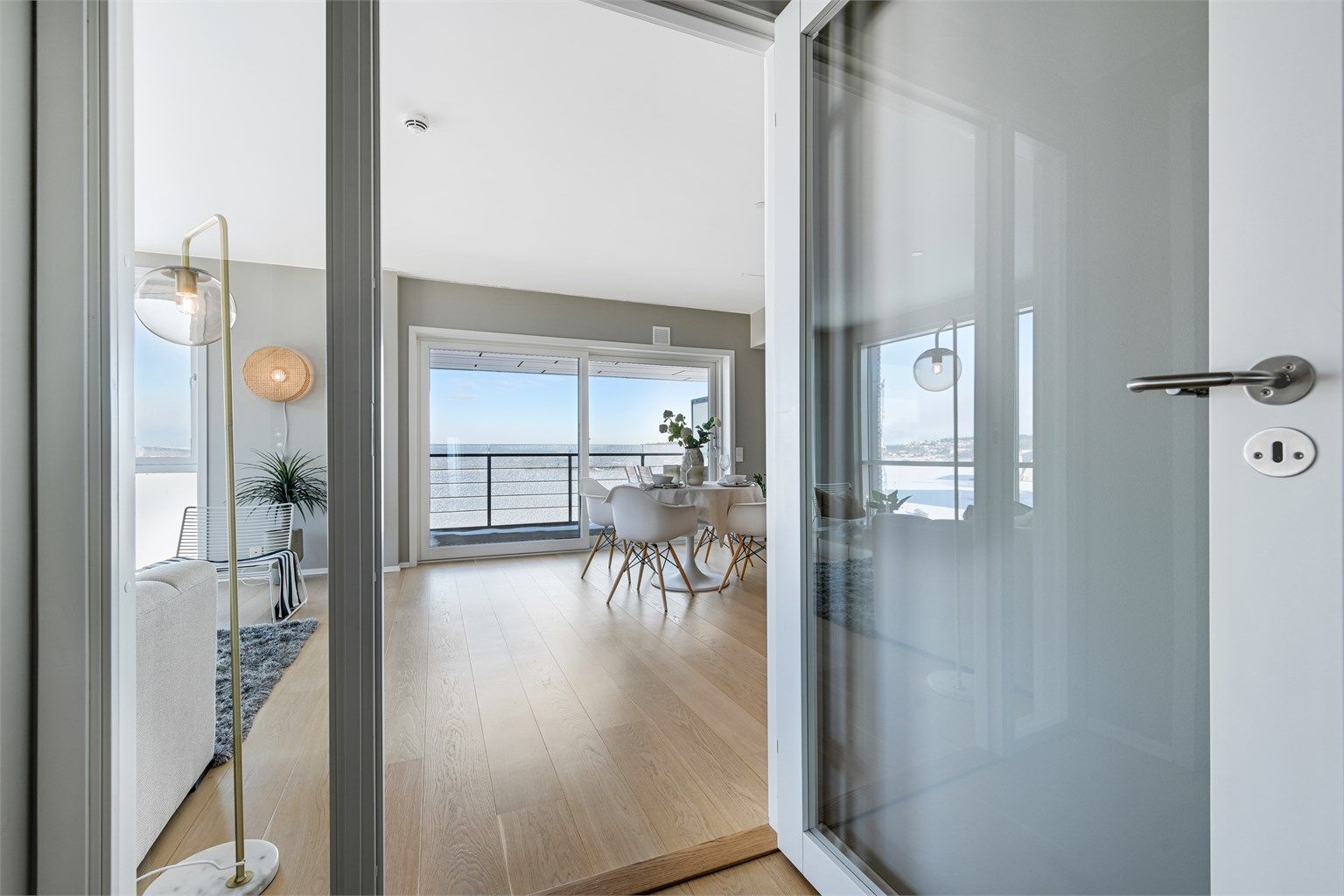 Svært lyst og gjennomgående høy standard.