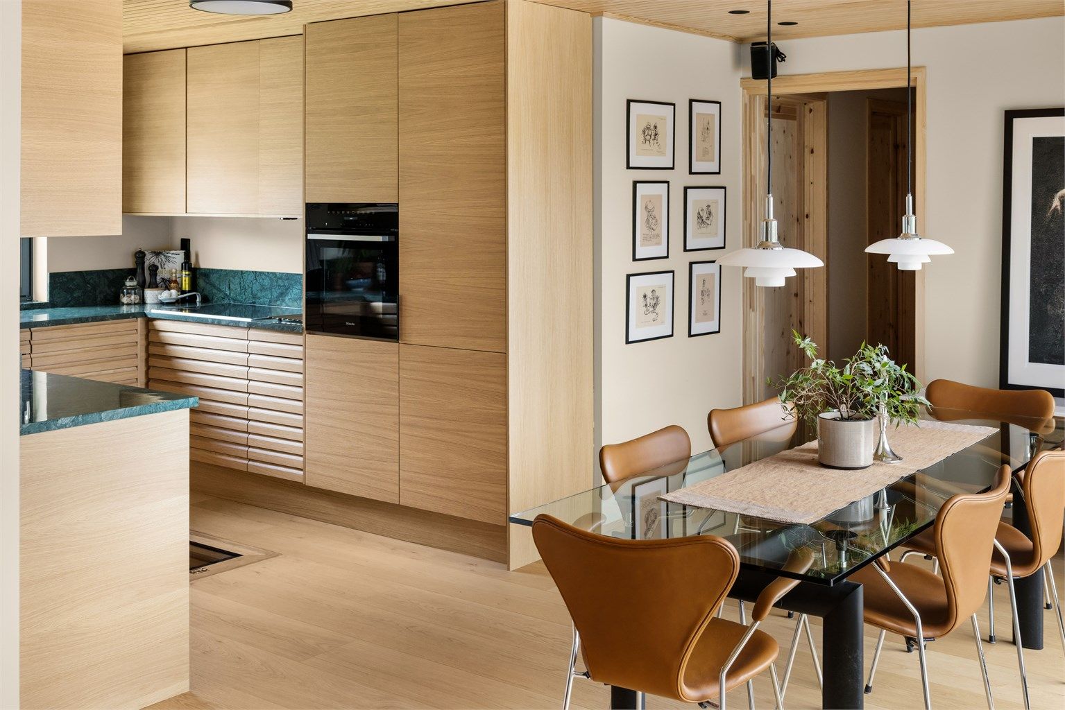 Kjøkkenet, som var nytt i 2023, er fra den danske kvalitetsleverandøren Designa kjøkken. 