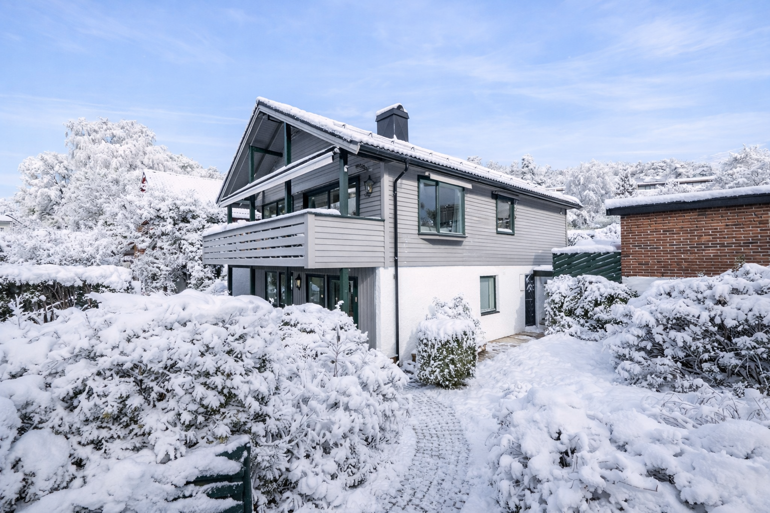 Velkommen til familievennlig bolig i Løkkaskogen 1 B, presentert av Anne Aartun i Krogsveen Foto av Trond Walsø. (Bildet er Ai generert)