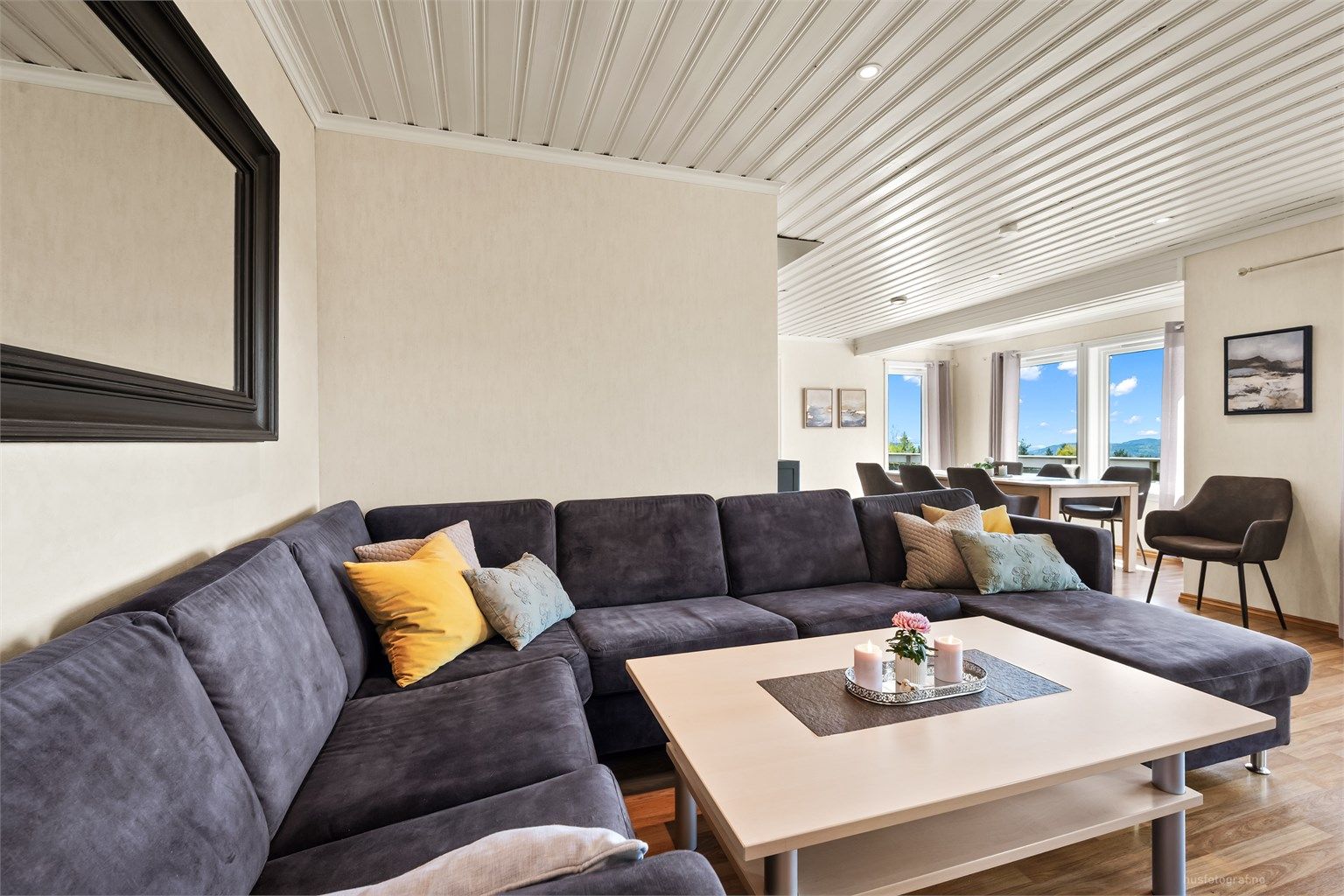 Hele boligen er utstyrt med balansert ventilasjon, som sikrer et sunt og godt inneklima året rundt.