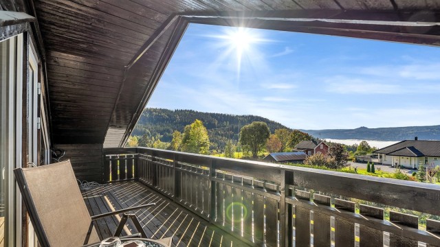 Krogsveen v/ Anders Brodshaug Berger presenterer nydelige Korslundvegen 114