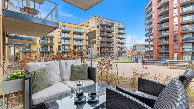 Markterrassen vender ut mot rolig fellesområde.