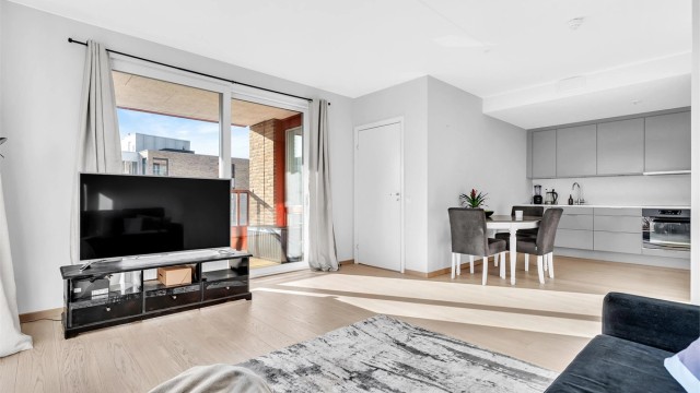 Stue og kjøkken i en åpen og sosial løsning