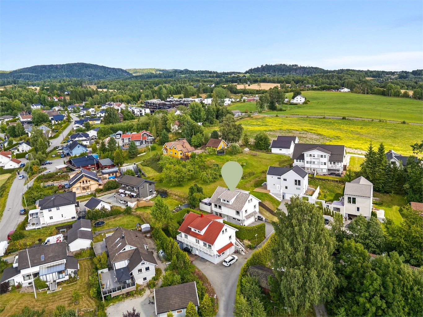 Eiendommen ligger i et barnevennlig område på Lierskogen, i en rolig og privat blindvei. 
Foto: Stine Prøitz Jørgensen.