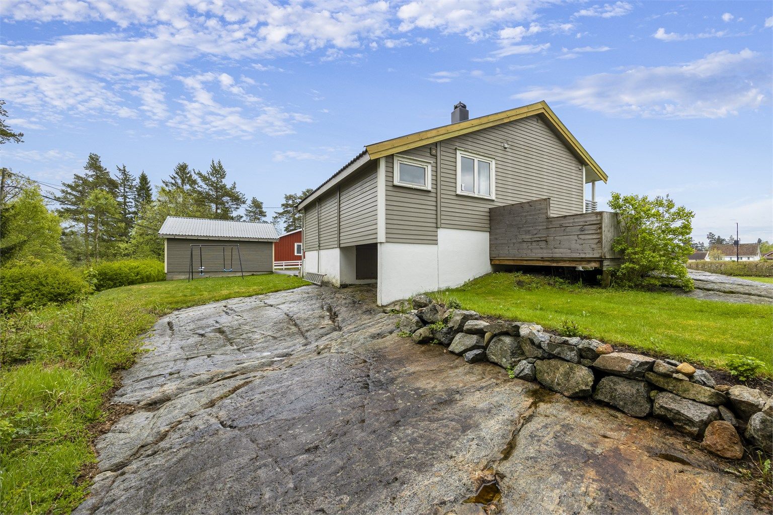 Eiendommen er fundamentert på fjell.