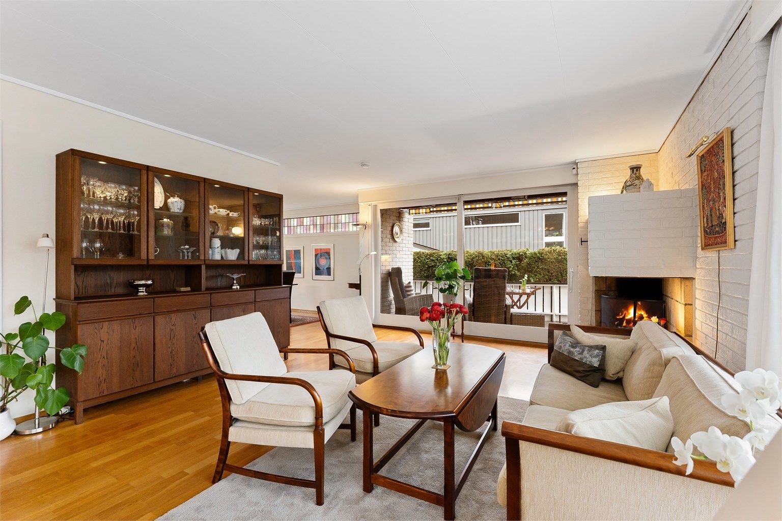 Her er det god plass til både sofagruppe og annet møblement.